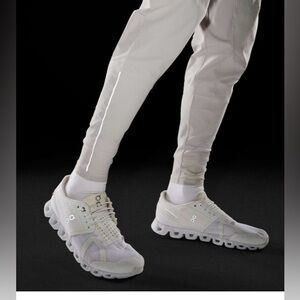 Lululemon surge hybrid pant size large dove grey